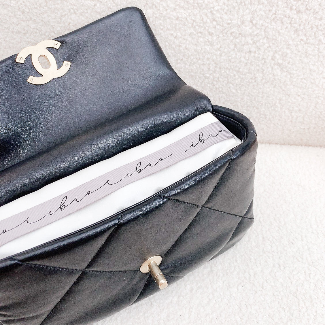 ibao バッグピロー｜シャネル CHANEL 19 ミディアム 専用