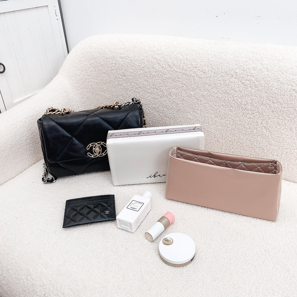 ibao バッグピロー｜シャネル CHANEL 19 ミディアム 専用