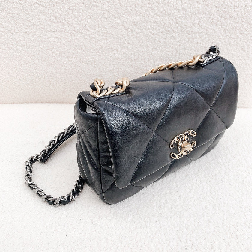 ibao バッグピロー｜シャネル CHANEL 19 ミディアム 専用